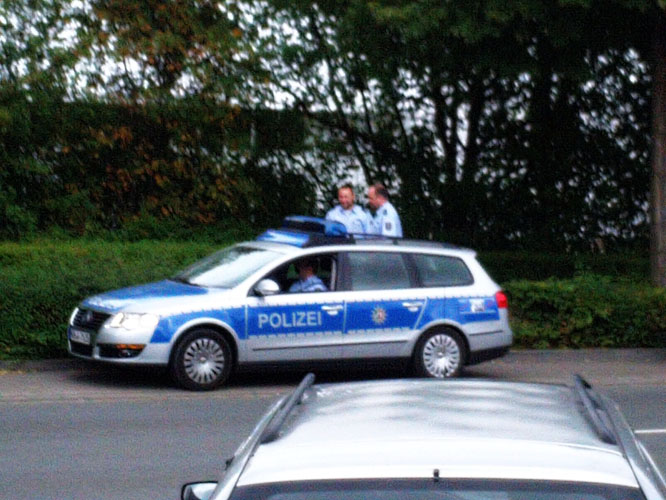 WORTMARKE-POLIZEI-ALS-DUMME-ERFÜLLUNGSGEHILFEN WORTMARKE-POLIZEI-ALS-DUMME-ERFÜLLUNGSGEHILFEN